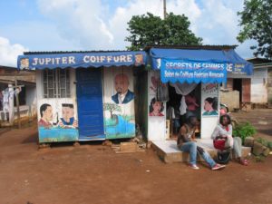 Einfacher Friseursalon in Kamerun